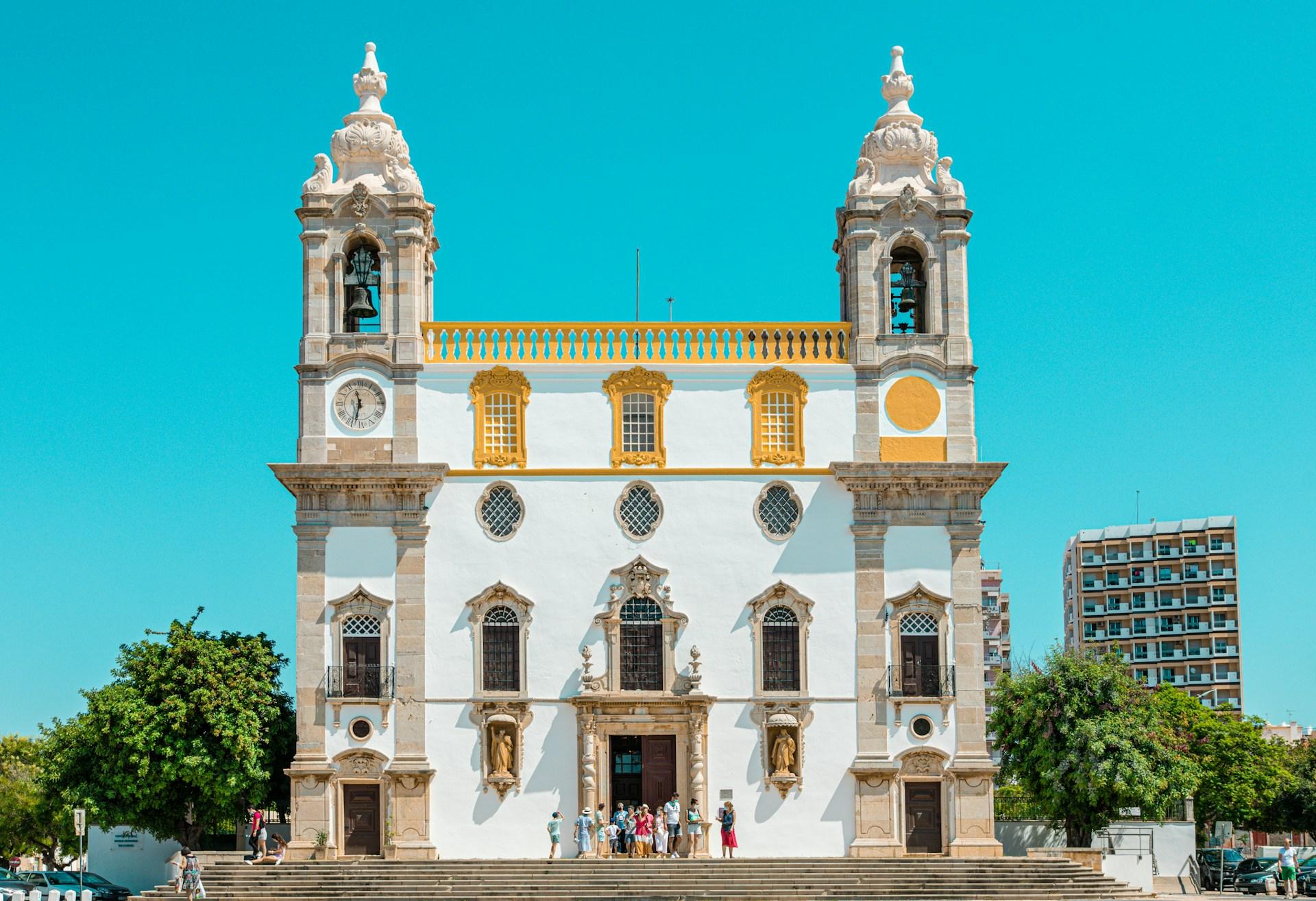 Advantages of Faro Airport Car Rental: