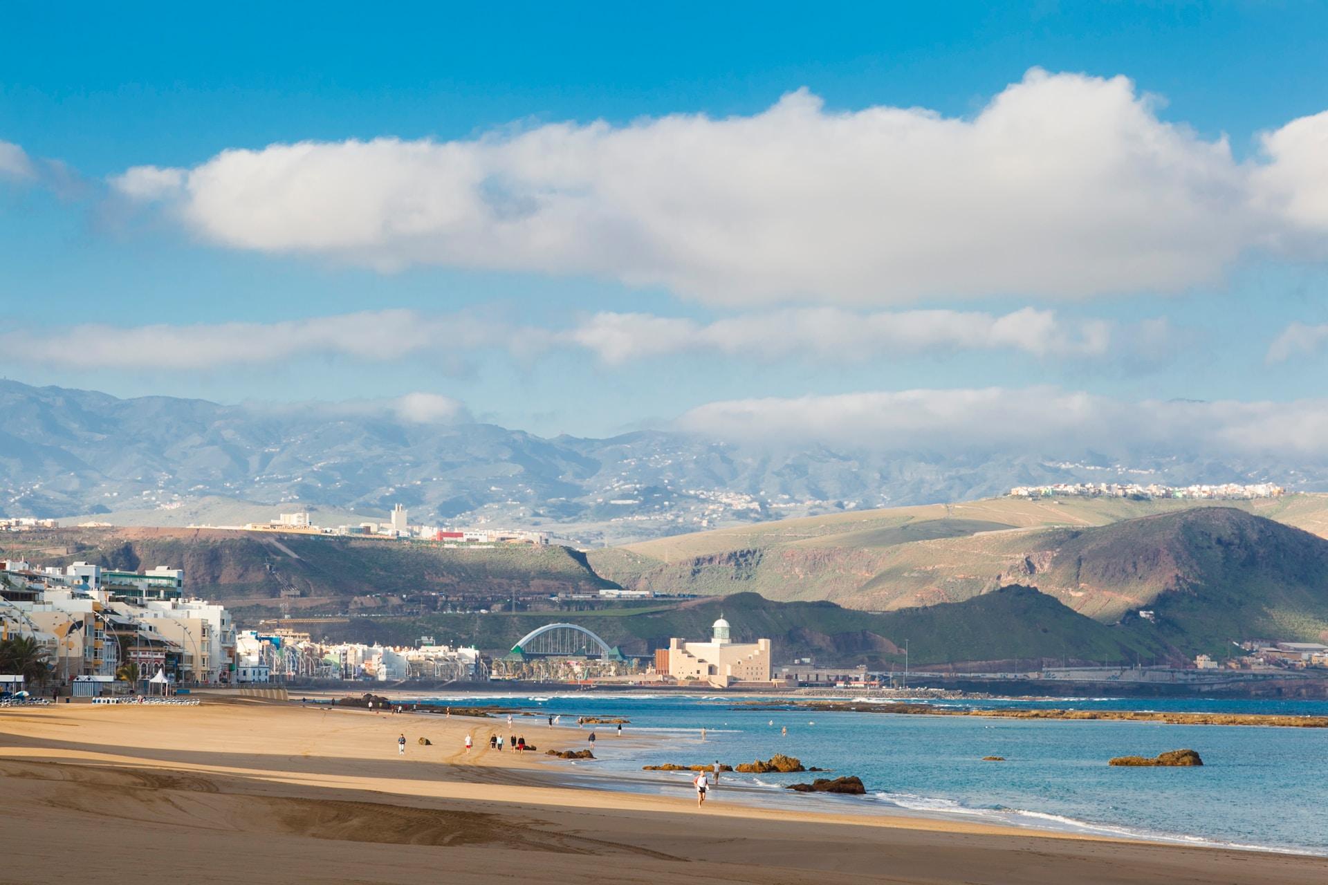Car hire in Gran Canaria: why should you consider it?
