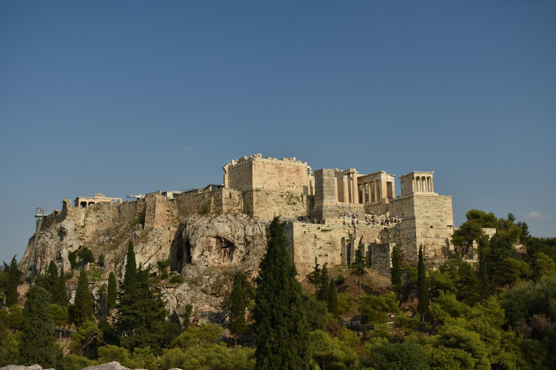 Why rent a car in Akropoli